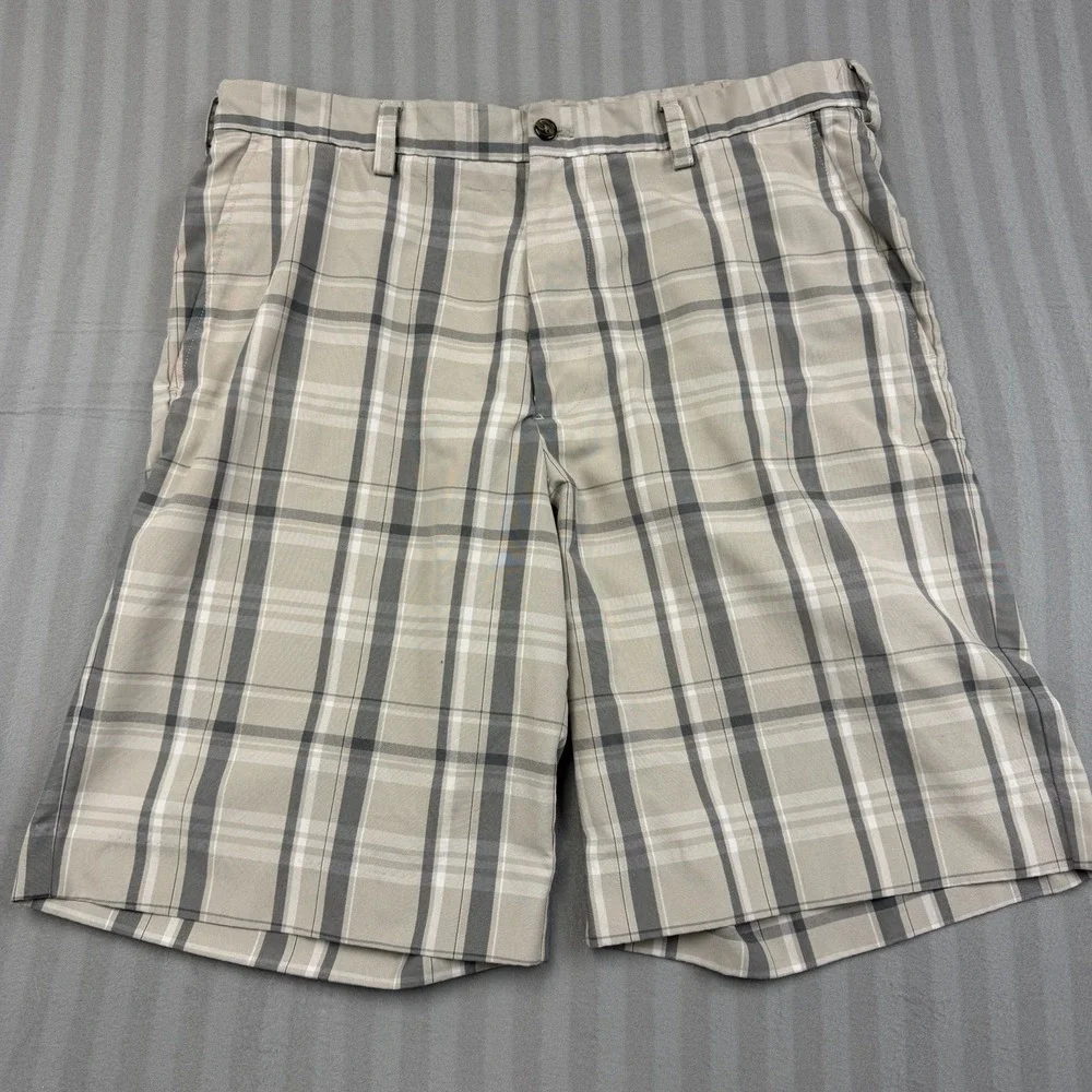 IZOD Men's Golf Shorts Size 34 Windowpane Plaid Flat Front